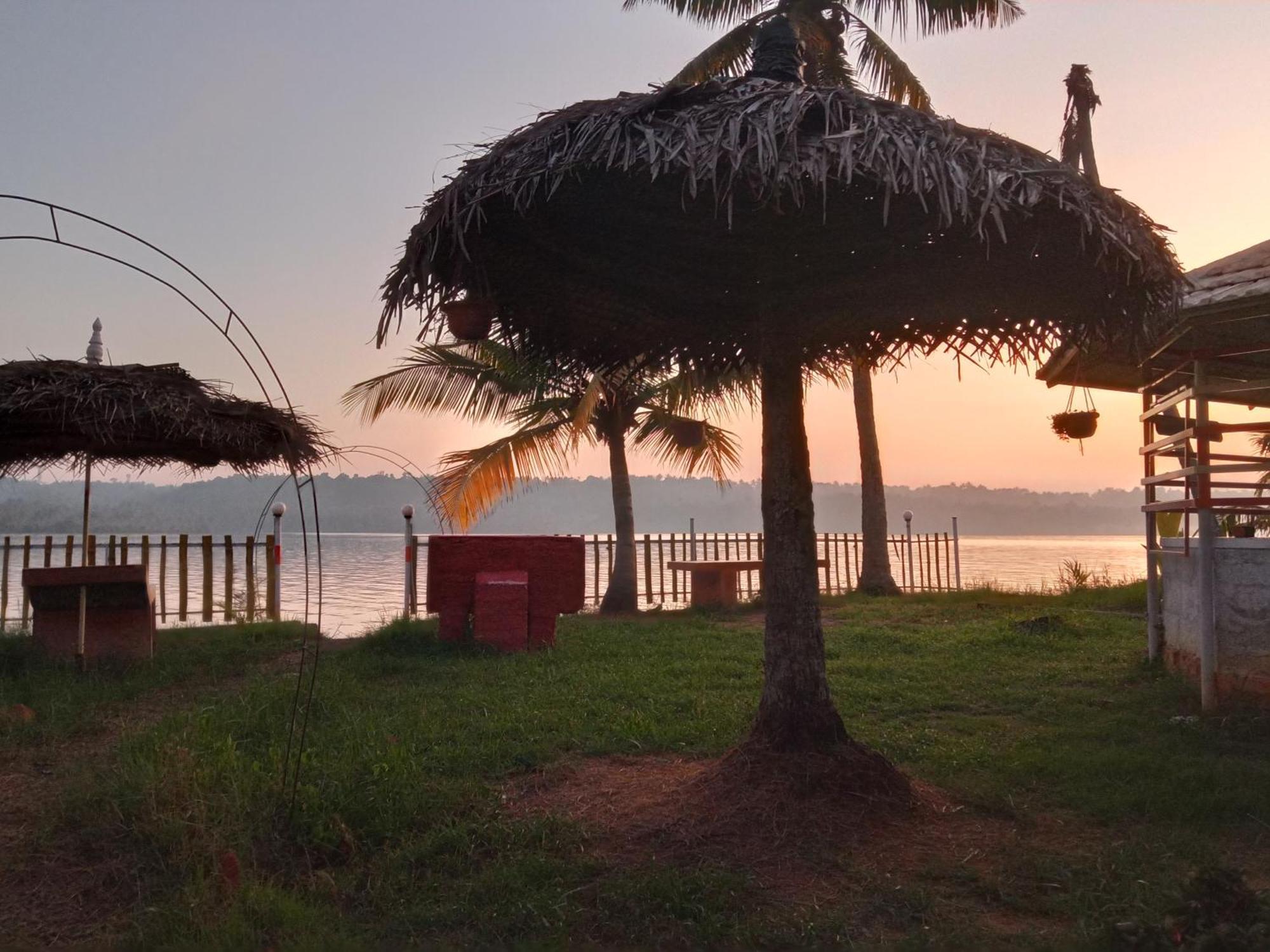 Lake Homes วาร์คาลา ภายนอก รูปภาพ